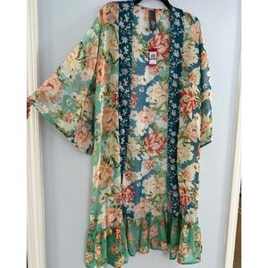 NWT Vince Camuto Floral Kimono with Ruffle Hem